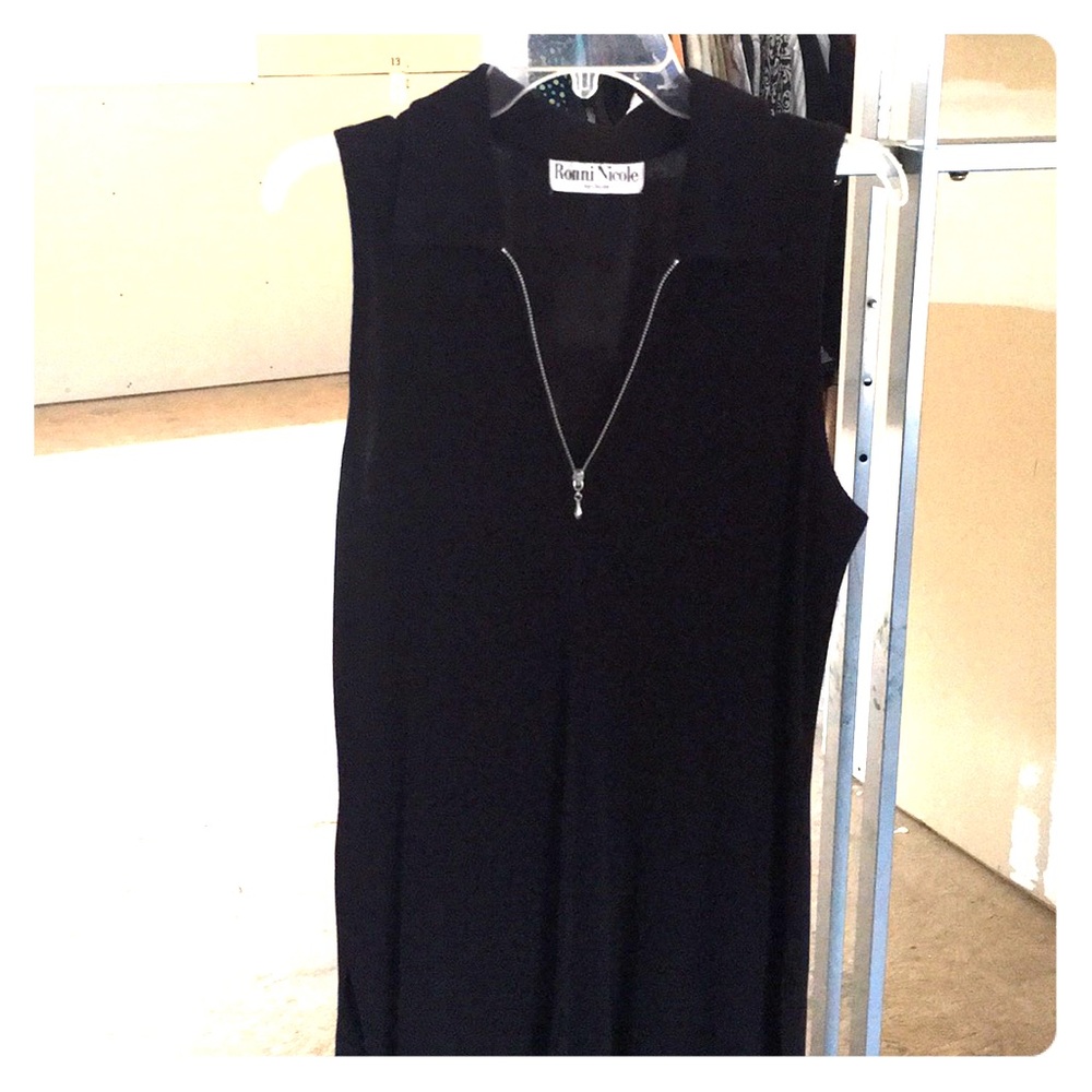 Black sleeves shirt with zipper